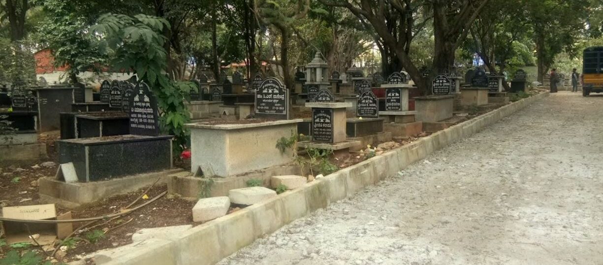 Banashankari burial ground in Bangalore showing city burial ground environment