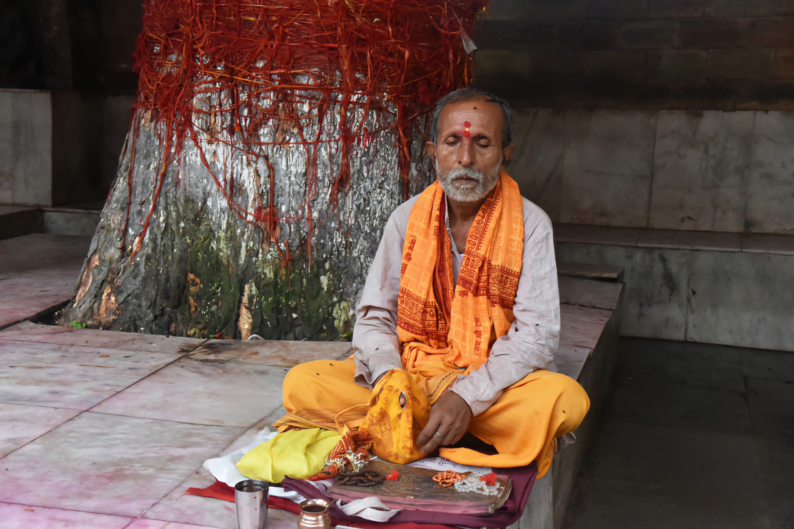 Priest for Hindu Anthyesti Rituals, Crematorium