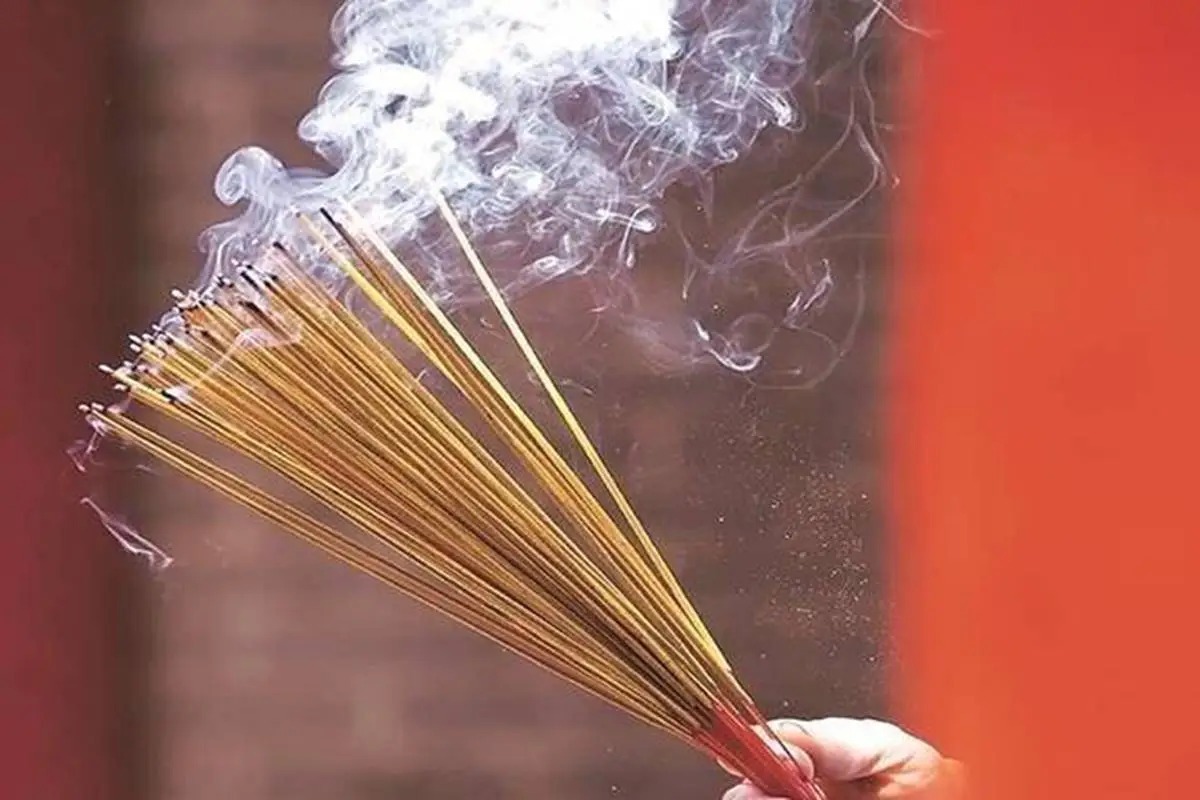 Sacred incense sticks for Hindu funeral ceremonies and offerings