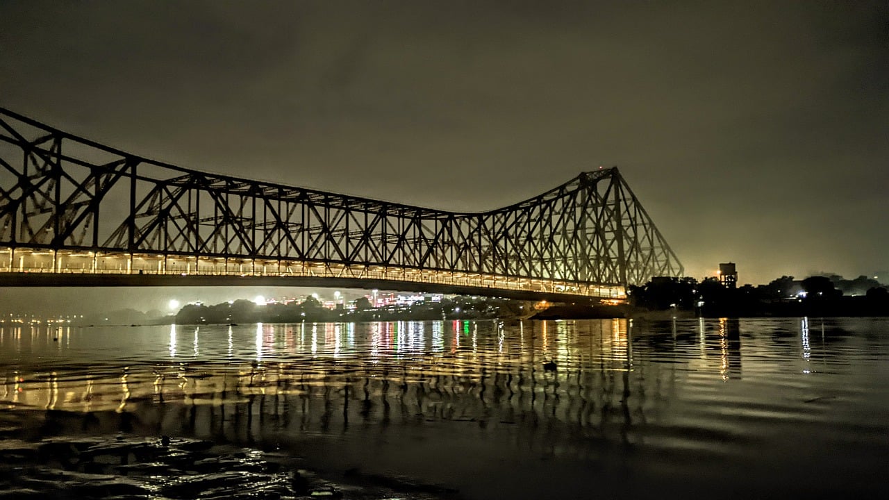 Kolkata burning ghat and Howrah Bridge