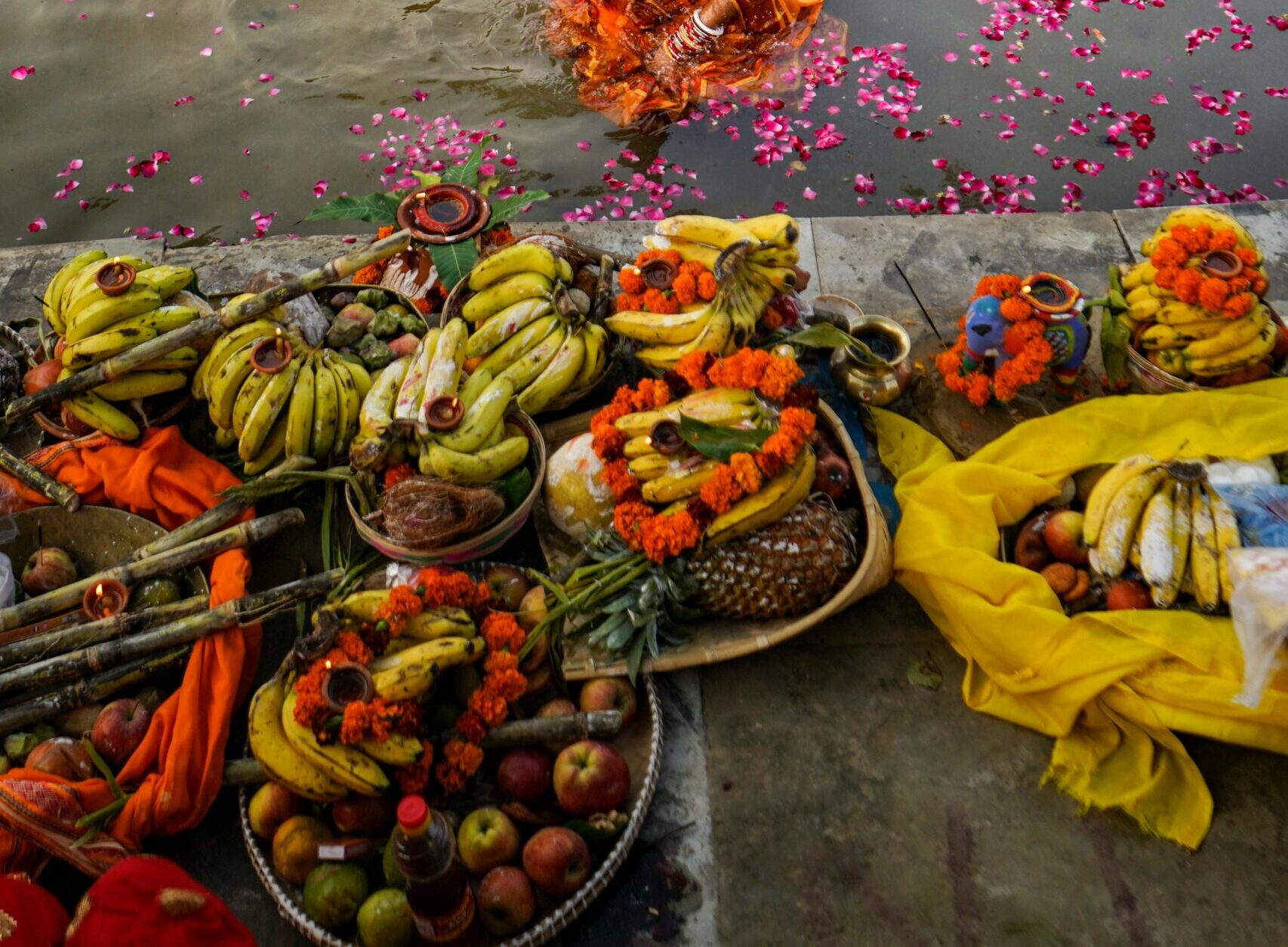 Fresh fruits and offerings for Hindu cremation rituals and ceremonies