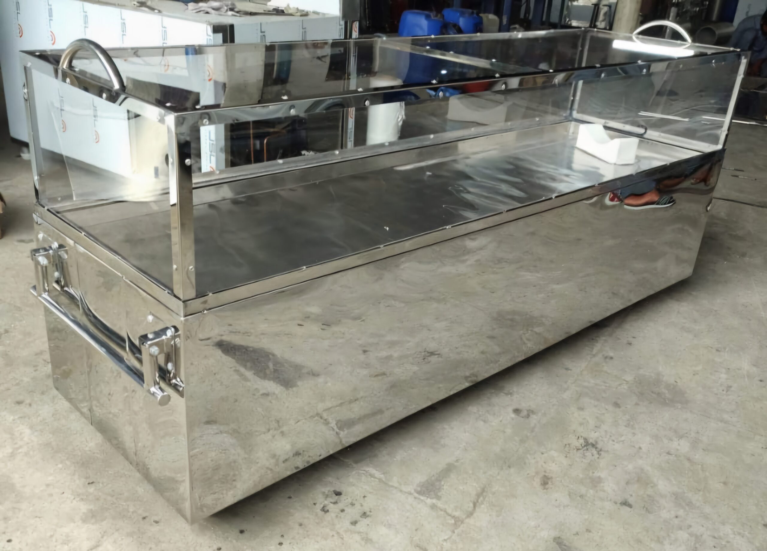 Normal dead body freezer box used for short-term home preservation in India