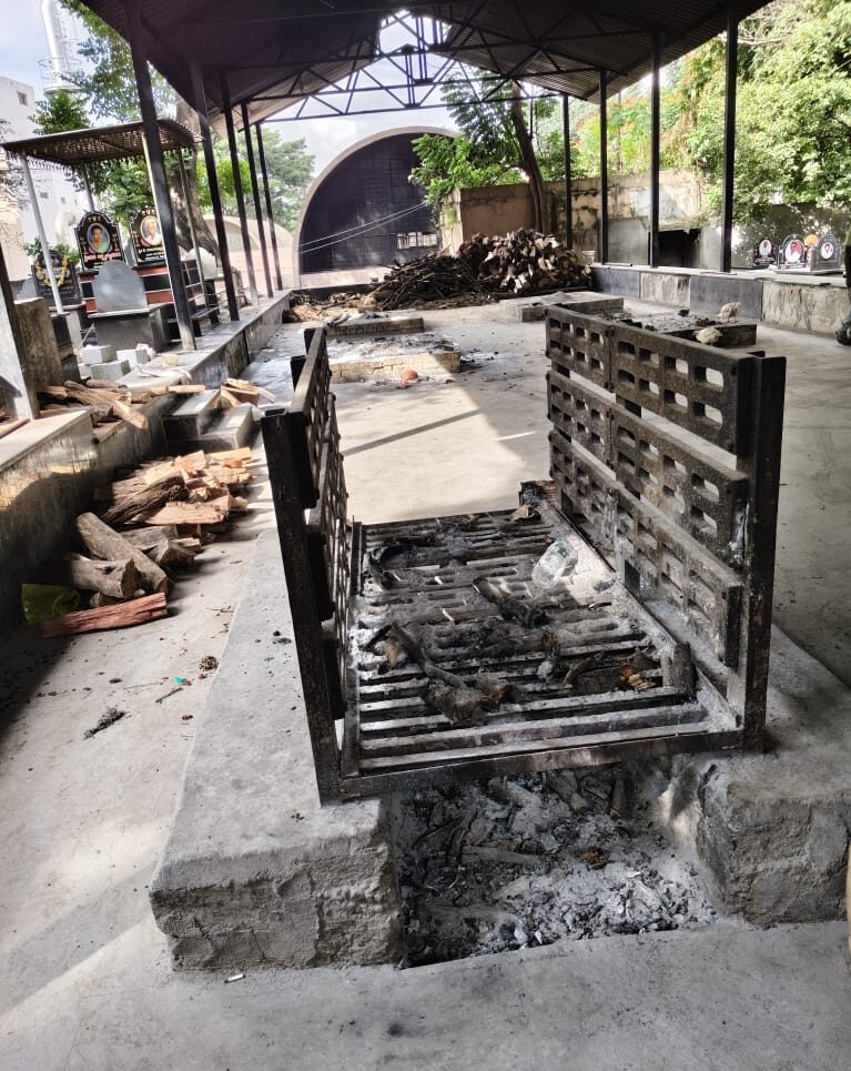 Wood cremation place and traditional arrangement