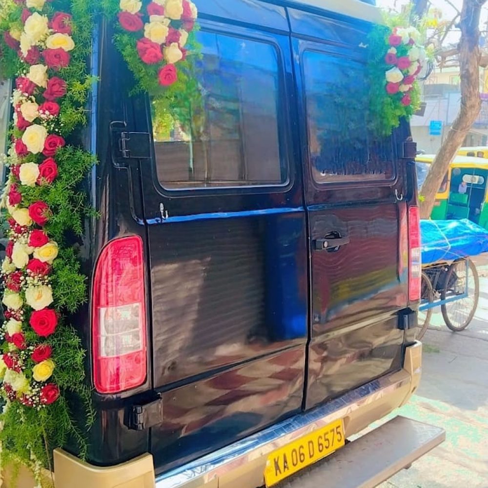 Hearse Van With Funeral servcices Floral Arrangements by Swargayatraa